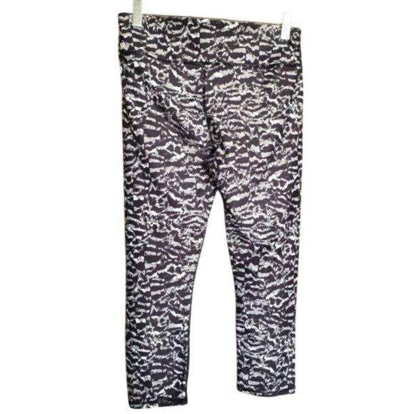 Fabletics Womens Cropped Pants S Black White Mid-Rise PowerHold Y2K Activewear - Picture 2 of 6